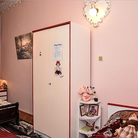 Vip-Apartments Angel Palas Chernivtsi Ngoại thất bức ảnh