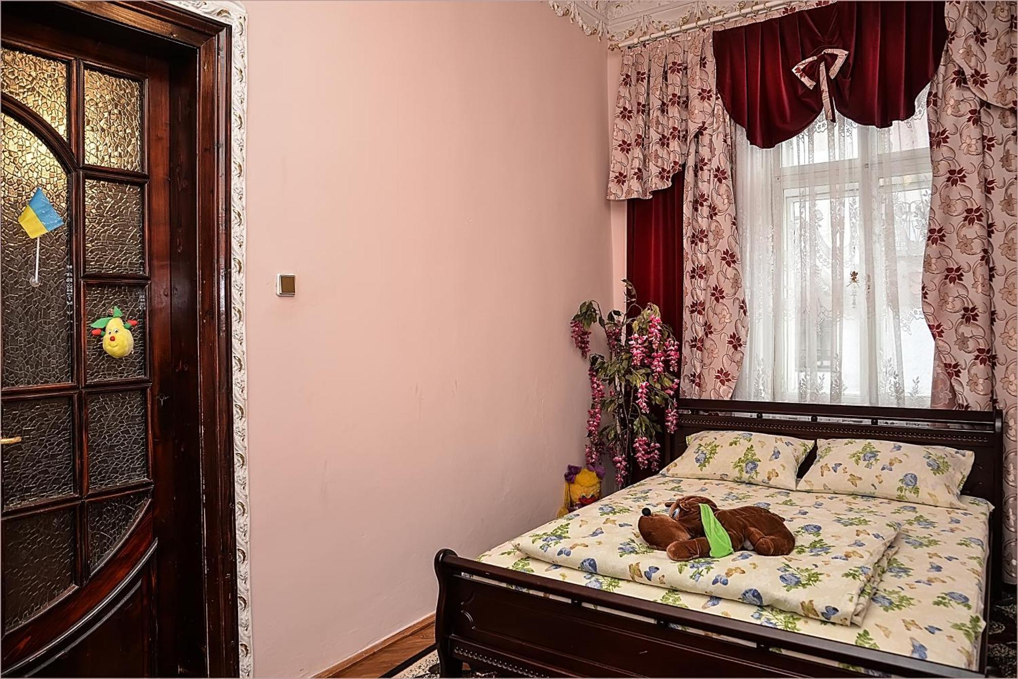 Vip-Apartments Angel Palas Chernivtsi Ngoại thất bức ảnh