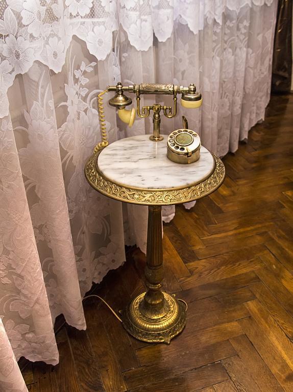 Vip-Apartments Angel Palas Chernivtsi Ngoại thất bức ảnh