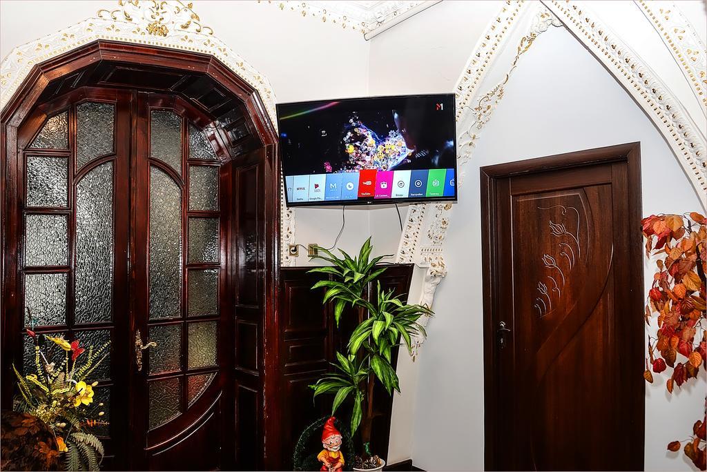 Vip-Apartments Angel Palas Chernivtsi Ngoại thất bức ảnh