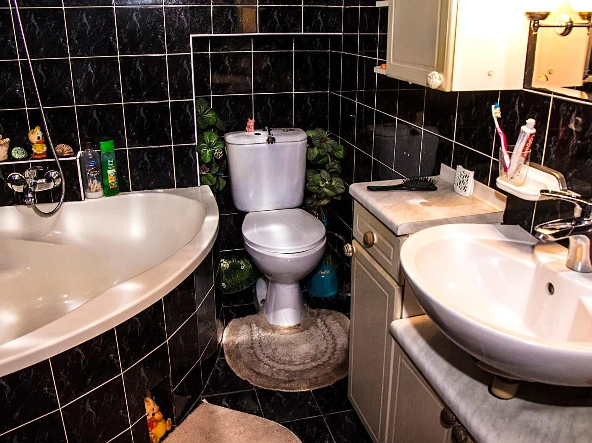 Vip-Apartments Angel Palas Chernivtsi Ngoại thất bức ảnh
